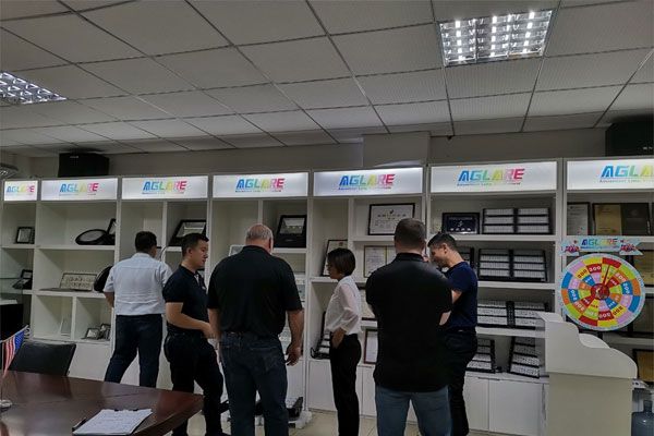 接待77779193永利官网美国客户来造访我们！